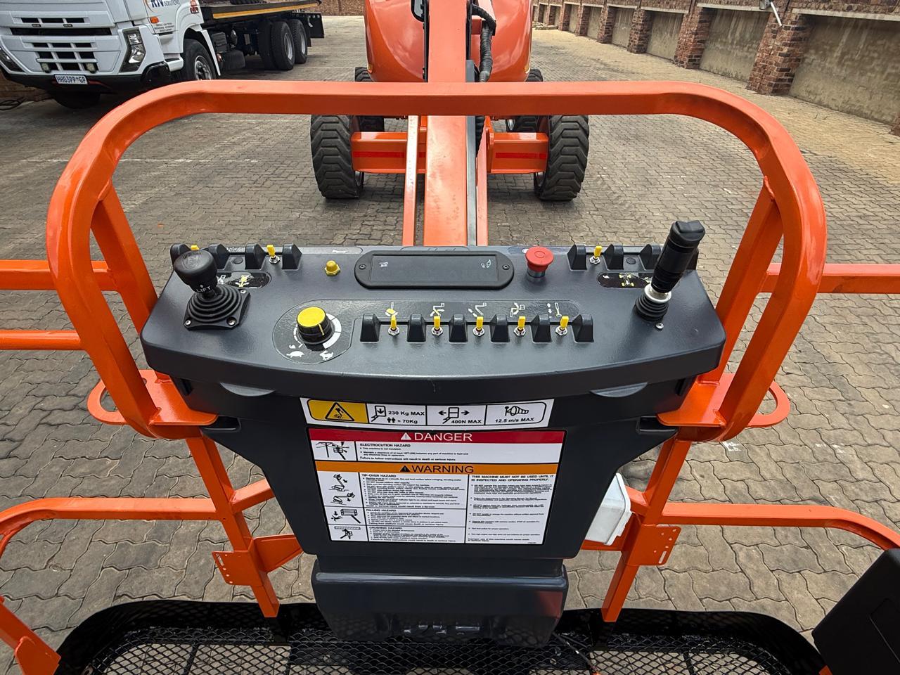 JLG 600AJ for sale - image 3