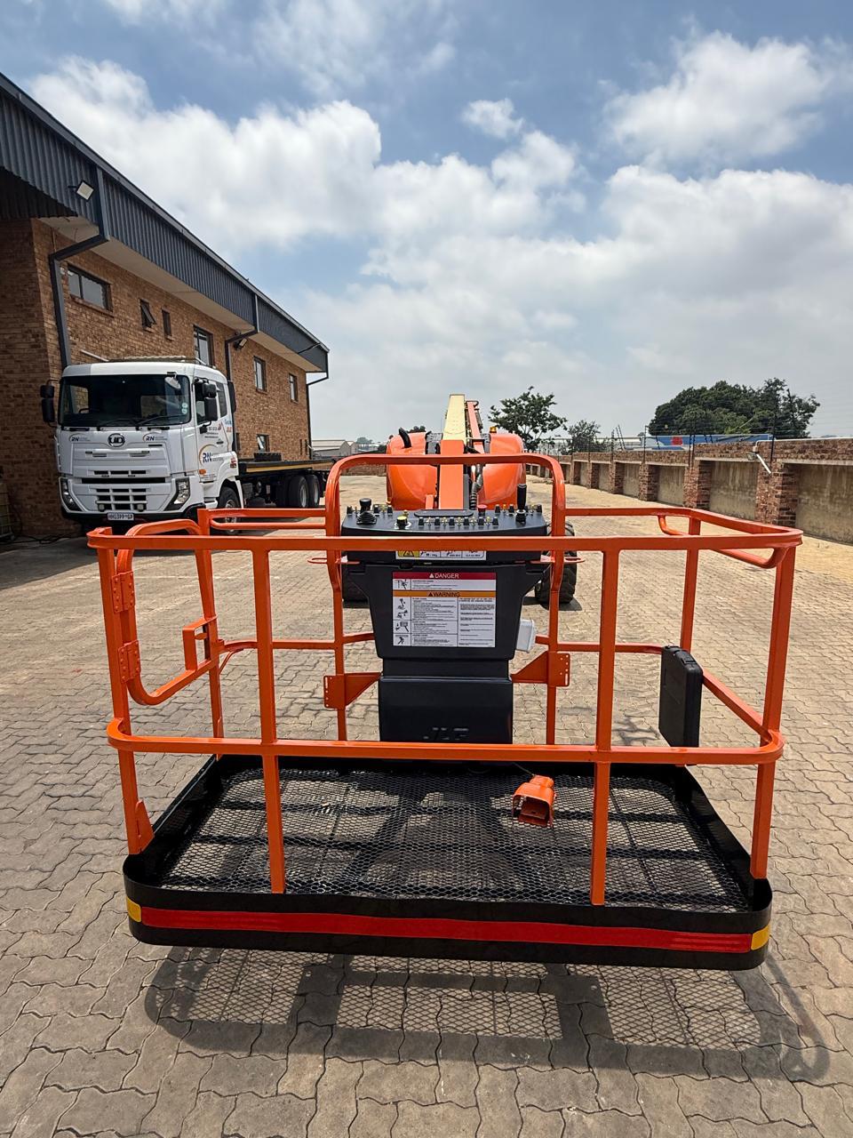JLG 600AJ for sale - image 6
